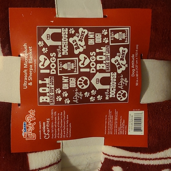 NWT Dog Attitude Microplush and Sherpa Blanket Red and White 50" by 60" - Picture 3 of 4